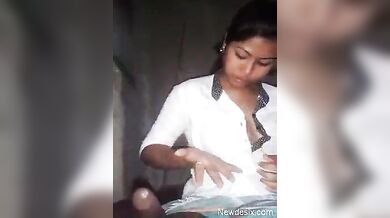 मसाज पार्लर वाली लड़की के साथ मजे