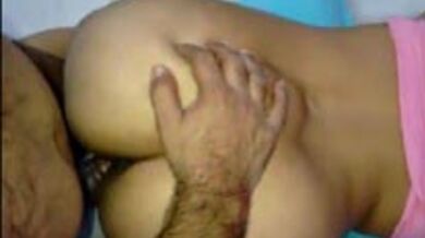 रमोला की गोरी गांड पकड़ के फुद्दी चोदी उसकी