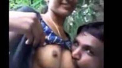 जीजा ने खेत में साली के बूब्स चुसे