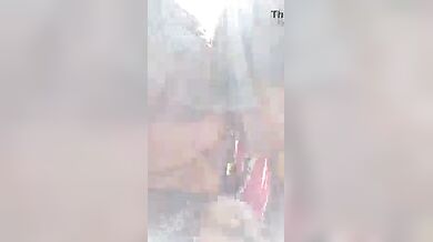 देसी गर्लफ्रेंड के बूब्स चूसे खेत में