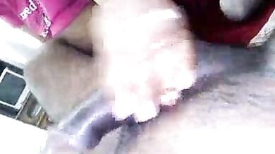 बीवी ने लोडा चूसने से मना किया तो हाथ से हिलवाया