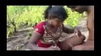 झाड़ियों के बीच आदिवासियों का नंगा सेक्स वीडियो
