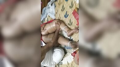 मोटी गांड वाली मम्मी का सेक्सी मसाज