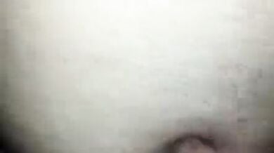 चाचा की बेटी को बिस्तर पर नंगा लिटा कर चोदा