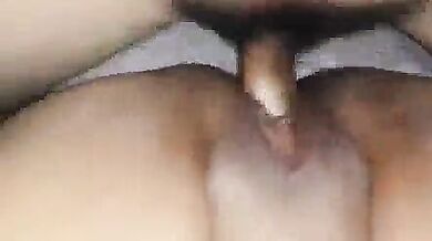 चाचा की बेटी को बिस्तर पर नंगा लिटा कर चोदा