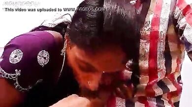 बिच पर लवर का लंड चूसा देसी औरत ने