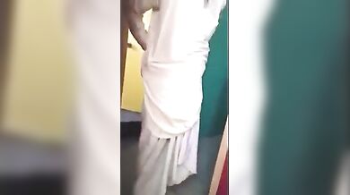 सरपंच ने रंडी आंटी को चोदा