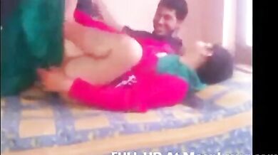 लड़के ने आंटी की सलवार का नाडा खोल कर चोदा