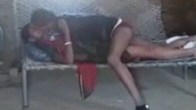 देहाती औरत ने अपने लवर को घर बुला कर चुदवाया