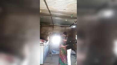 देहाती औरत ने अपने लवर को घर बुला कर चुदवाया