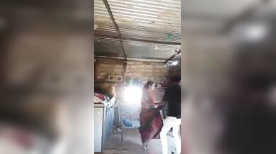 देहाती औरत ने अपने लवर को घर बुला कर चुदवाया