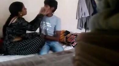 दर्जी ने कमरे में ले जा कर लड़की के दूध चूसे
