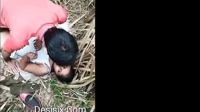 गन्ने के खेत में रंडी ने लंड लिया