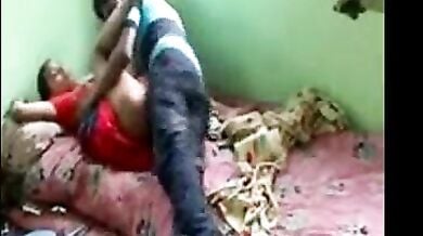 नर्म गद्दे पर चुदासी भाभी की ठुकाई