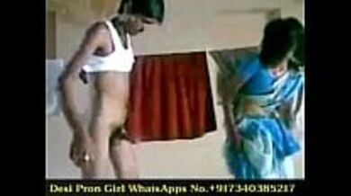 Desi aunty ne doggy style chudai karwai