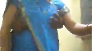 Desi aunty ne doggy style chudai karwai