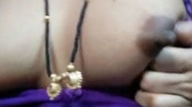 मंगलसूत्र पहनी भाभी ने चूत दिखाई अपनी