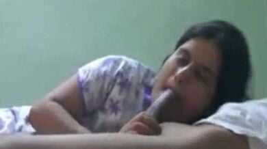 पड़ोसन आंटी ने लंड चूसने की स्किल दिखाई