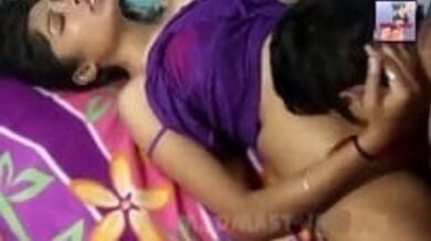 लाल पैंटी वाली सेक्सी जीएफ के साथ फॉरप्ले किया