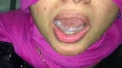 चुदासी कामवाली को लंड चूसा के मुठ खिलाई