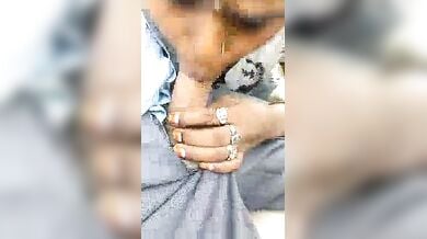 कार के अंदर कामवाली को मुठ पिलाई