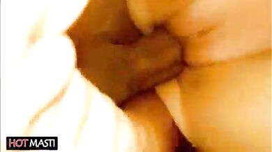 देसी गांड की चुदाई बहुत सारा क्रीम लगा कर