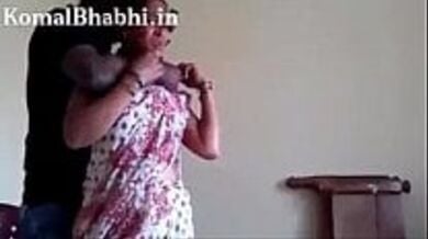 घर की नौकरानी को देसी कालिये आदमी ने चोदा