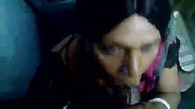 चलती हुई ट्रेन में काला लंड चूसा आंटी ने