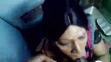 चलती हुई ट्रेन में काला लंड चूसा आंटी ने