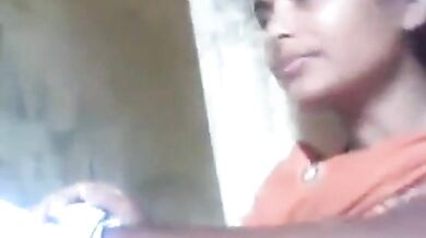 पड़ोसन भाभी के बड़े दूध और चिकना बुर
