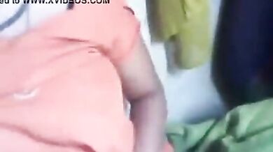 पड़ोसन भाभी के बड़े दूध और चिकना बुर