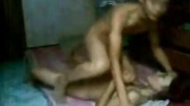 ज़मीन पर चटाई बिछा कर भाई ने बहन को चोदा