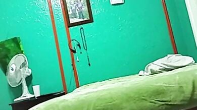 हाई क्लास रंडी को सस्ते होटल में ठोका