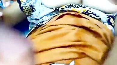 बड़े बड़े दूध वाली मलयाली महिला की बुर पर लौड़ा मसला