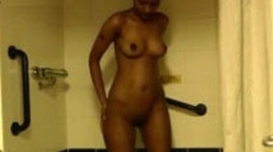 बॉस ने लड़की का बाथरूम में नंगा वीडियो बनाया