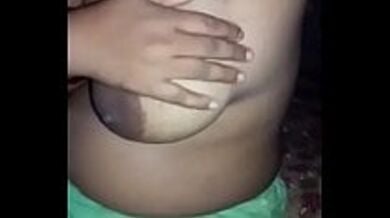 लाल ब्रा वाली देसी औरत ने पति का लण्ड चूस कर चूत को मसला