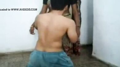 कामवाली मीना बाई की नाभि को चाटा