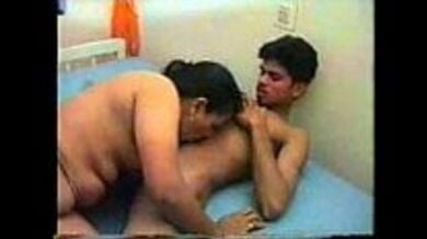 Mummy ke boobs aur angoor