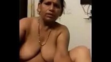 60 साल की रंडी को होटल में नंगा किया