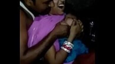 बिहारी रंडी का बूब्स प्रेस – ग्रुपसेक्स