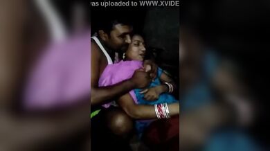 बिहारी रंडी का बूब्स प्रेस – ग्रुपसेक्स