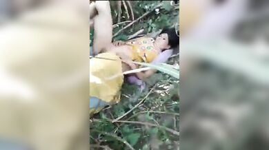 विलेज की रंडी को दो लंड से चोदा