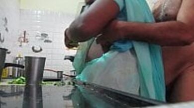 Aunty ke sath kitchen me maje