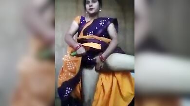 Pyasi chut ko kheera khilaya aunty ne