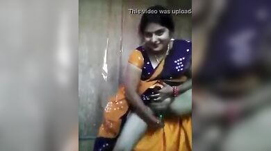 Pyasi chut ko kheera khilaya aunty ne