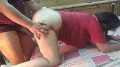 नोकर ने घोड़ी बना के चाची की चुदाई की