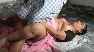 माँ ने धोबी से चूत मरवाई