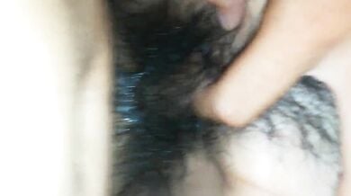 झांटो से भरी चूत मसली और लण्ड से चोदी