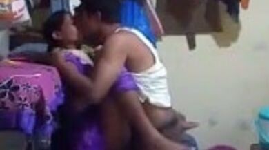 गुटखा के साथ कामवाली को चोदने का मजा