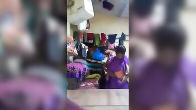 गुटखा के साथ कामवाली को चोदने का मजा
